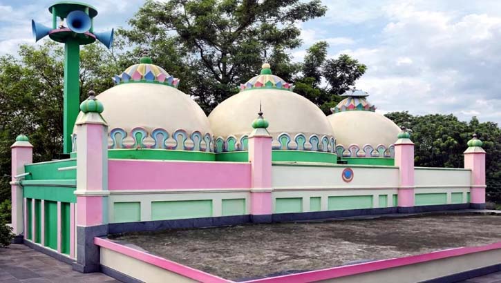 কুমিল্লার তিন গম্বুজের ফাতেহ খাঁ জামে মসজিদ